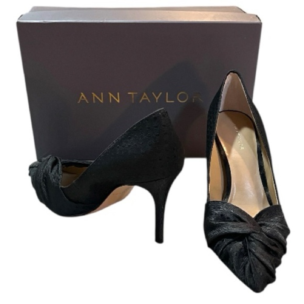 ANN TAYLOR MILA TOP KNOT POLKA DOT FABRIC COVERED PUMPS BLACK SIZE 6.5 WITH BOX